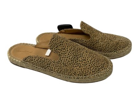 Shoes Flats By Universal Thread In Animal Print, Size: 8 Online Hot Sale