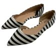 Shoes Flats By Clothes Mentor In Black & White, Size: 7 Fashion