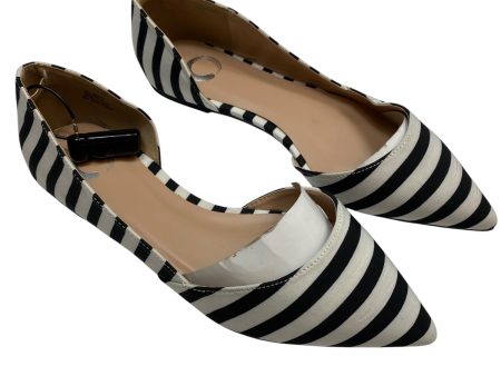 Shoes Flats By Clothes Mentor In Black & White, Size: 7 Fashion